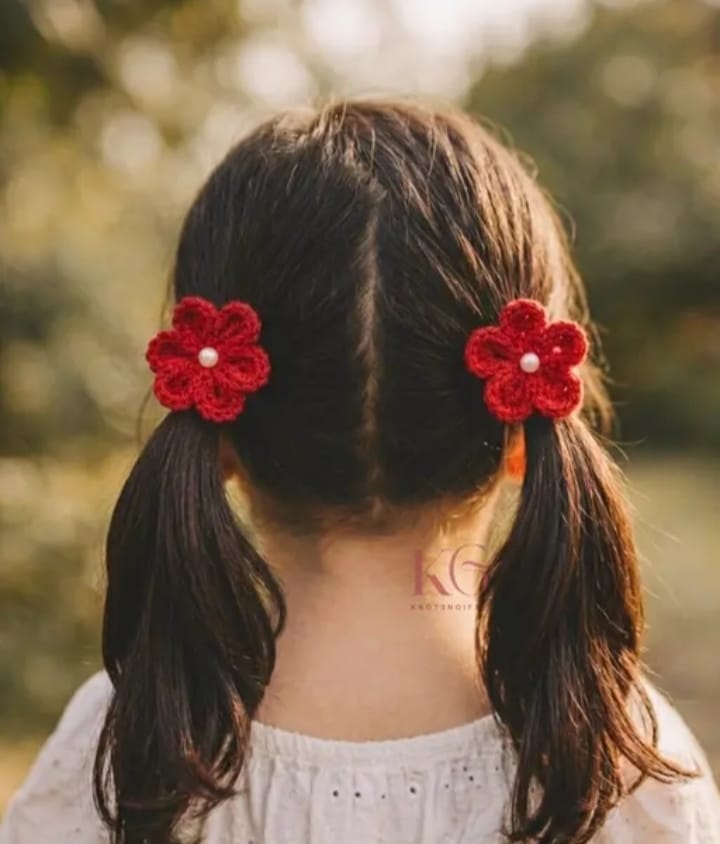 Floral hair clips - Image 1