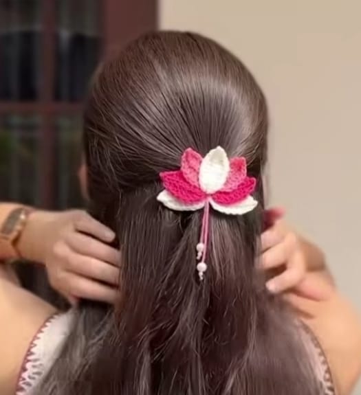 Crochet lotus hairtie - Image 1